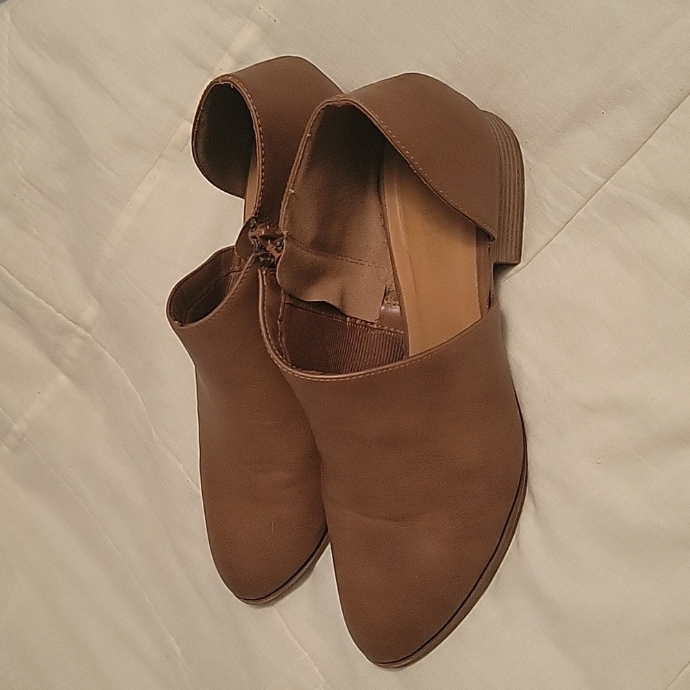 UNR8TED women's booties